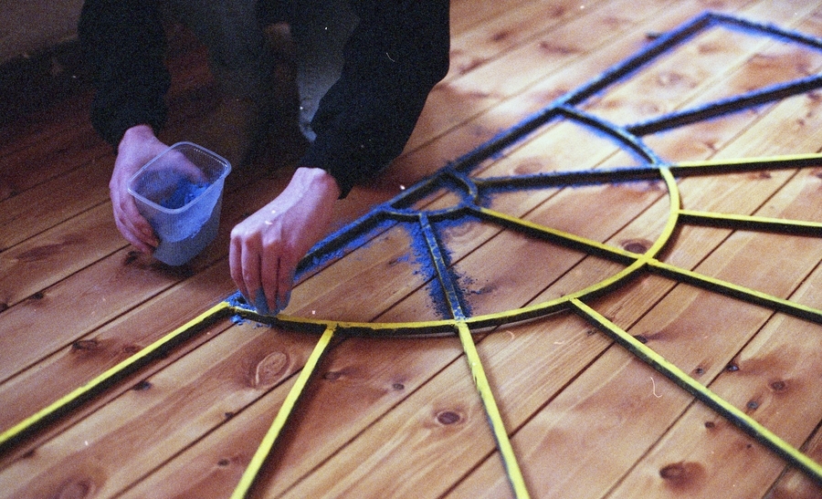 <p>2015<br />
Curatorial:<br />
Erzgebirgisches Laseratomkraftwerk<br />
mit Pigmentfenster</p>